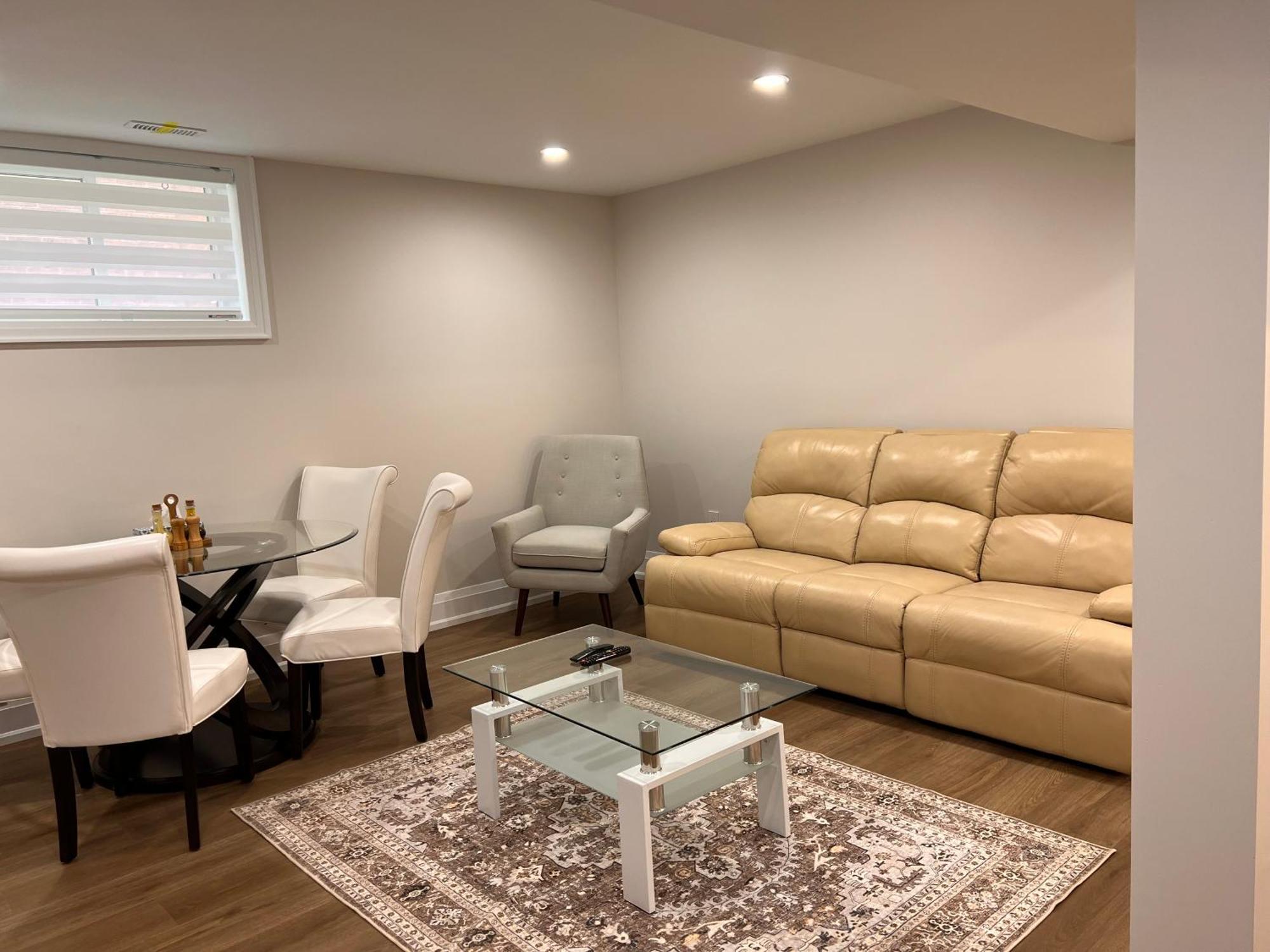 2 Bedroom 1 Parking Basement Unit Richmond Hill Exterior photo